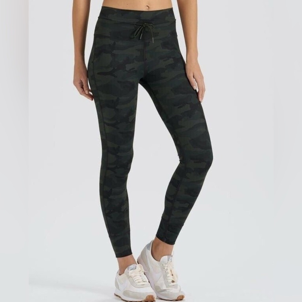 Vuori Daily Yoga Leggings Camo Green Workout Activewear Joggers